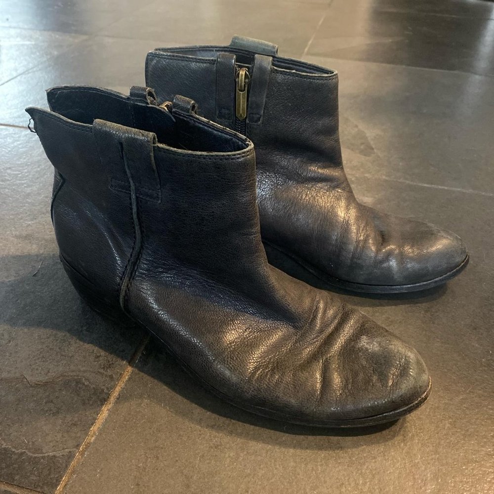 Sam edelman black boot!